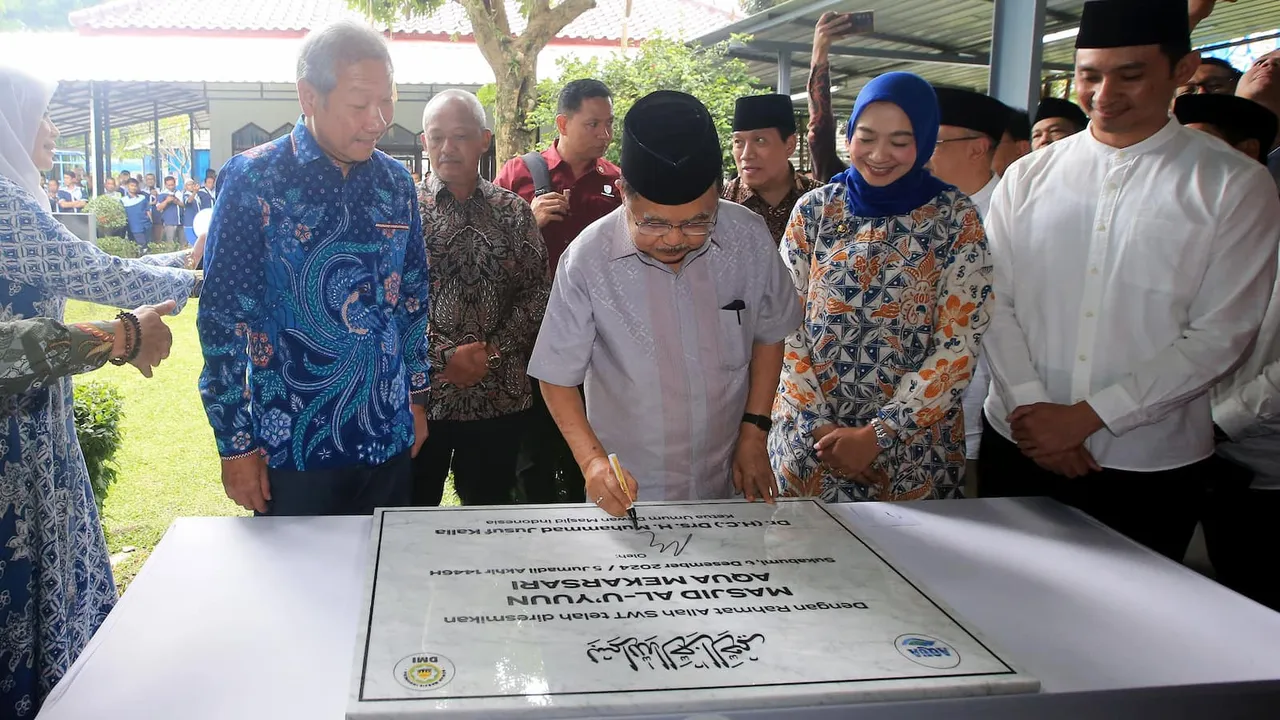 peresmian Masjid Al-Uyuun