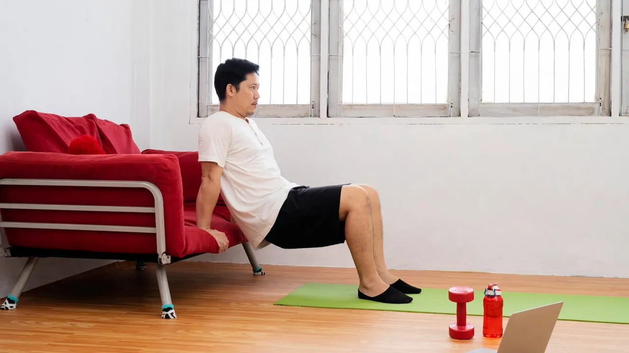 Triceps dip untuk gerakan workout pemula