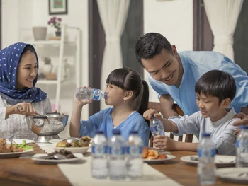 7 Cara Mengajarkan Anak Puasa Sejak Dini, Yuk Simak