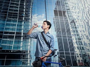 Minum Air Putih Berapa Liter Sehari? Ini Anjurannya