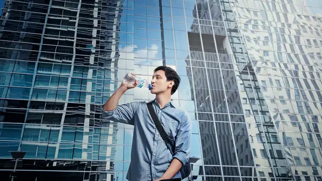 Minum Air Putih Berapa Liter Sehari? Ini Anjurannya