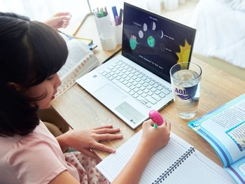 6 Tips Mudah Cara Membiasakan Minum Air Putih, Yuk Simak!