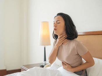 8 Ciri Asam Lambung Naik ke Tenggorokan & Cara Mengatasinya