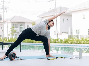 9 Contoh Gerakan Latihan Keseimbangan yang Mudah Dilakukan Semua Usia