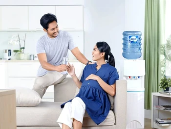 8 Cara Mengatasi Sakit Pinggang saat Hamil, Wajib Tahu!