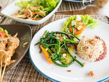 12 Makanan Khas Bali yang Lezat dan Populer