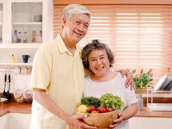 8 Makanan Sehat dan Bergizi untuk Lansia, Apa Saja?