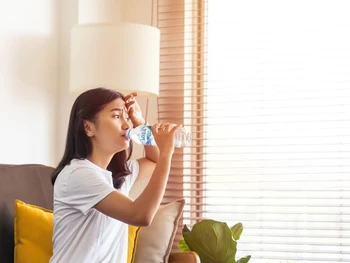 Jet Lag: Penyebab, Gejala, Faktor Risiko & Cara Mengatasi