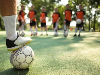 9 Manfaat Bermain Sepak Bola untuk Kesehatan Tubuh