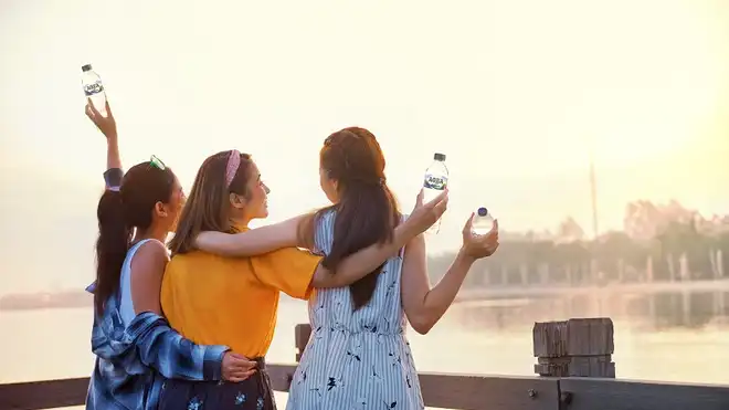 Ini Dia 5 Manfaat Minum Air Putih saat Traveling & Bepergian