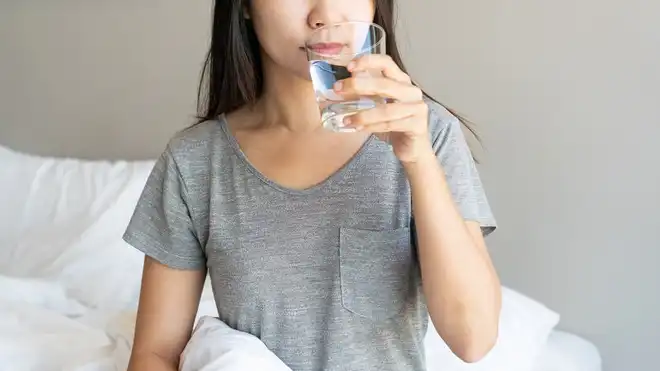 5 Manfaat Minum Air Putih saat Sakit, Bantu Pulihkan Tubuh!