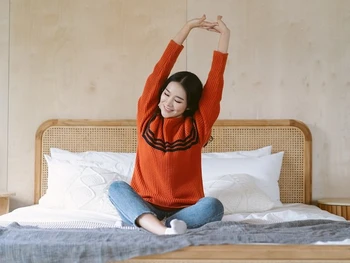 7 Gerakan Peregangan Sebelum Tidur agar Mudah Terlelap
