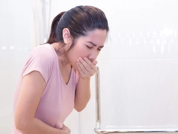 Penyebab Muntah saat Puasa & Cara Mengatasi, Apakah Batal?