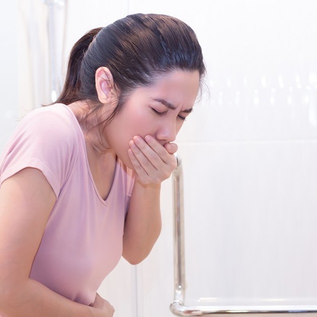 Penyebab Muntah saat Puasa & Cara Mengatasi, Apakah Batal?