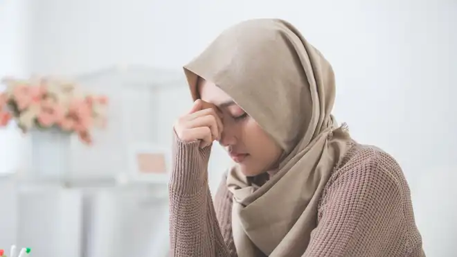 7 Cara Mengatasi Badan Lemas saat Puasa, Anti Lesu & Ngantuk!