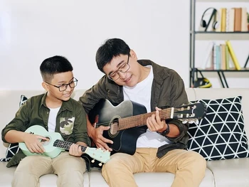 14 Manfaat Bermain Musik untuk Kesehatan & Perkembangan Anak