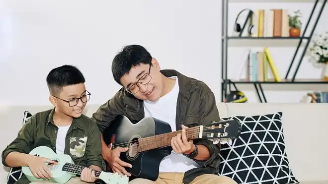 14 Manfaat Bermain Musik untuk Kesehatan & Perkembangan Anak