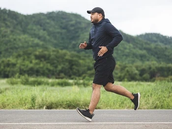 8 Olahraga yang Cocok untuk Penderita Obesitas, Aman & Mudah