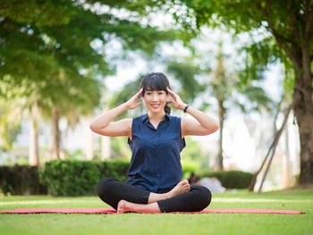 8 Gerakan Senam Otak, Tingkatkan Fokus dan Konsentrasi!