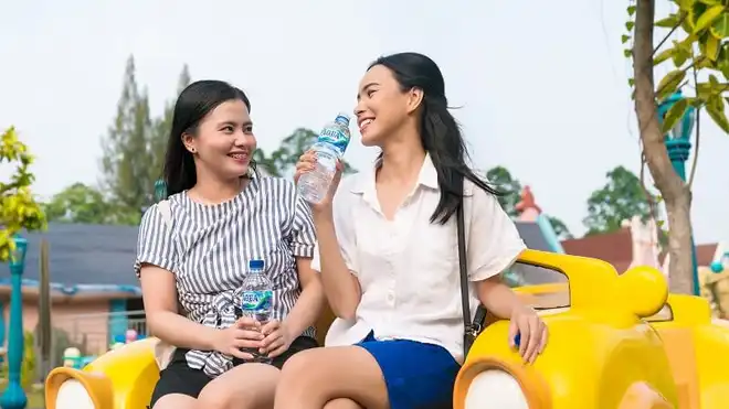 3 Manfaat Air Putih untuk Bibir, Cegah Kering & Pecah-Pecah!