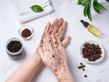 9 Manfaat Body Scrub untuk Kulit, Bantu Cegah Penuaan Dini!
