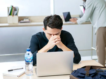 Monday Blues: Pengertian, Penyebab, Ciri & Cara Mengatasinya