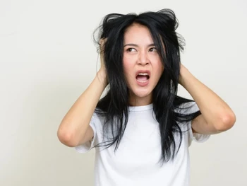 10 Cara Mengatasi Rambut Lepek, Ketahui Penyebabnya di Sini!