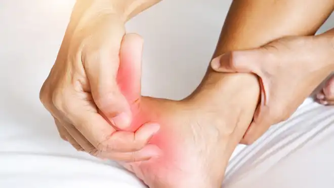 10 Penyebab Kaki Kram saat Tidur & Cara Mengatasi