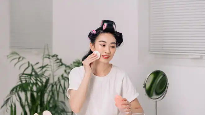 Skin Minimalism: Definition, Benefits, and How to Apply It