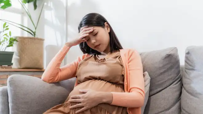 8 Cara Menghilangkan Pikiran Negatif saat Hamil dan Penyebab
