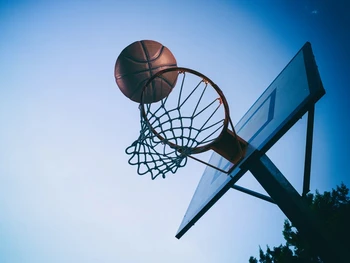 9 Teknik Dasar Bola Basket dan Cara Melakukannya Bagi Pemula