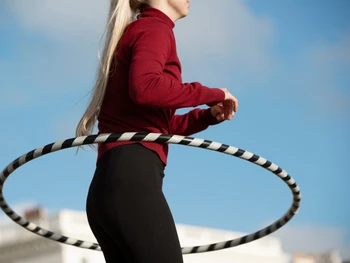 10 Manfaat Hula Hoop bagi Kesehatan, Efektif Membakar Kalori!