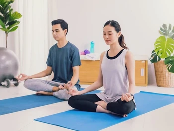 6 Gerakan untuk Meredakan Sakit Maag Lewat Yoga, Yuk Coba!