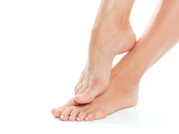 7 Cara Menghilangkan Bau Kaki serta Penyebabnya