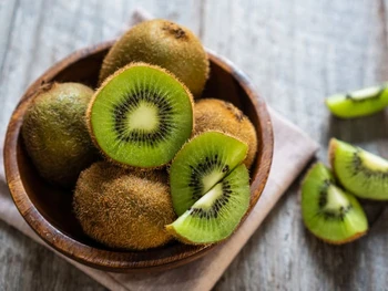 8 Manfaat Buah Kiwi untuk Kesehatan & Kecantikan
