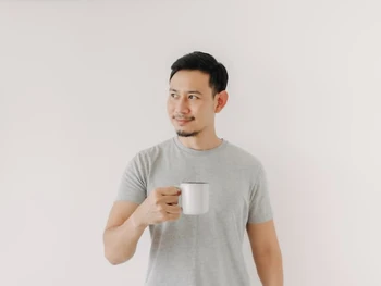 4 Cara Minum Air Hangat yang Benar beserta Manfaatnya!