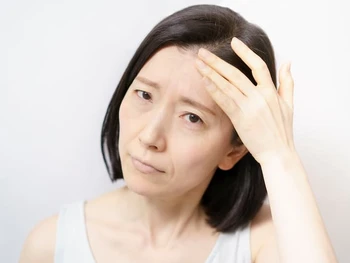 10 Cara Menghilangkan Kerutan di Bawah Mata, Yuk Dicoba!