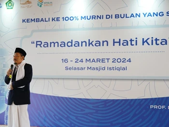 AQUA Berbagi Takjil dan Air Mineral Bersama Masjid Istiqlal