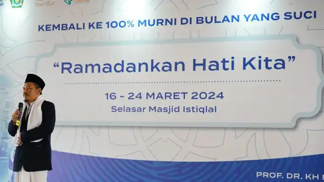 AQUA Berbagi Takjil dan Air Mineral Bersama Masjid Istiqlal