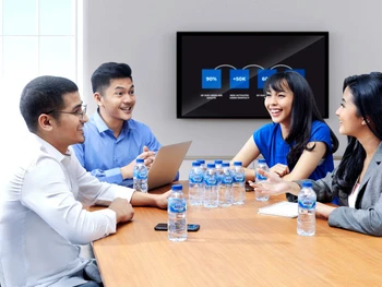 AQUA Botol Kecil: Harga, Jumlah dalam 1 Dus, & Cara Belinya