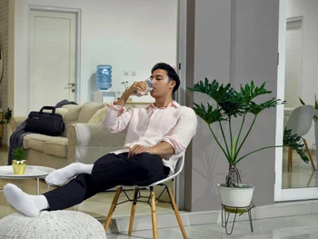 8 Waktu Terbaik Minum Air Putih Agar Tubuh Tetap Terhidrasi