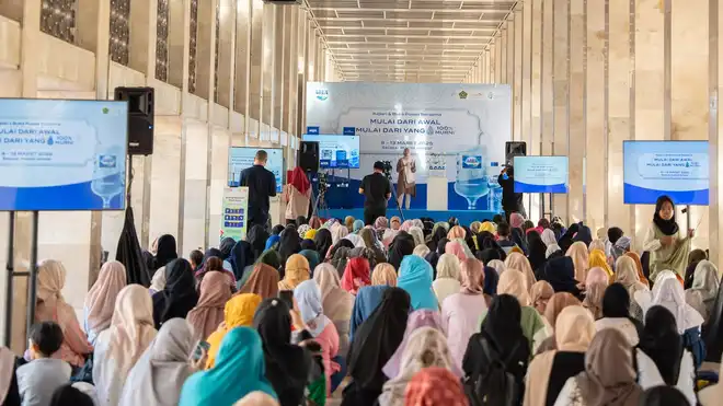 AQUA Hadirkan Kajian Ramadan di Masjid Istiqlal Jakarta & Berbagi Air Minum Berkualitas 100% Murni, Halal, dan Thayyib