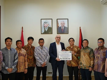 AQUA bersama Masjid Cut Meutia Salurkan Bantuan Kemanusiaan Hasil dari Ramadan Jazz Festival 2024 untuk Palestina