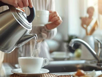 Air Hangat Bantu Redakan Batuk? Begini Cara Tepatnya!