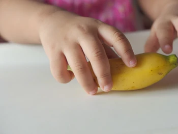 7 Pilihan Buah untuk Bayi 6 Bulan yang Tepat & Aman