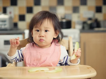 8 Rekomendasi Buah untuk Bayi 7 Bulan yang Aman dan Bergizi