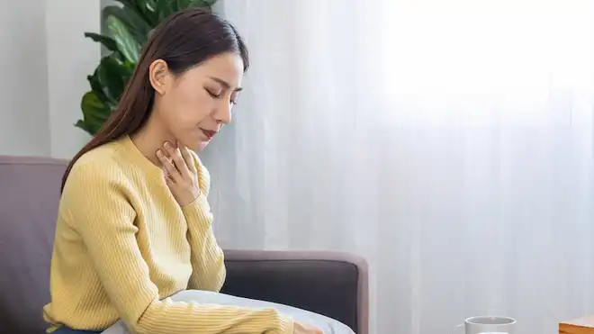 7 Cara Mengatasi Tenggorokan Kering di Rumah, Catat!