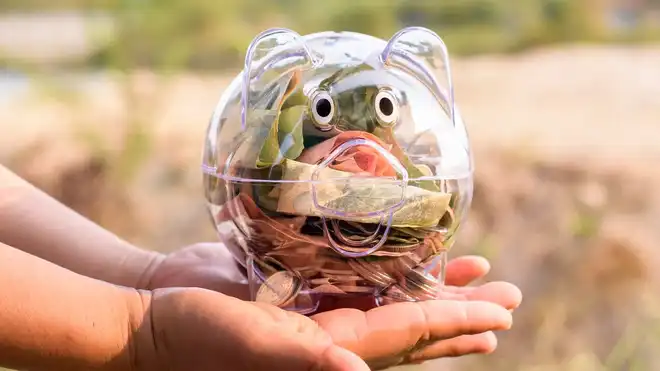 Cara Mudah Membuat Celengan dari Botol Bekas di Rumah