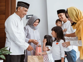 15 Hadiah Lebaran untuk Orang Tua yang Berkesan dan Istimewa