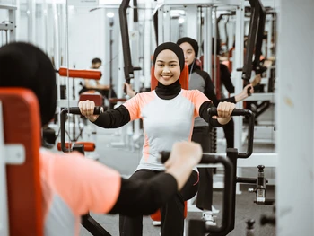 6 Latihan Back di Gym untuk Membangun Kekuatan & Massa Otot